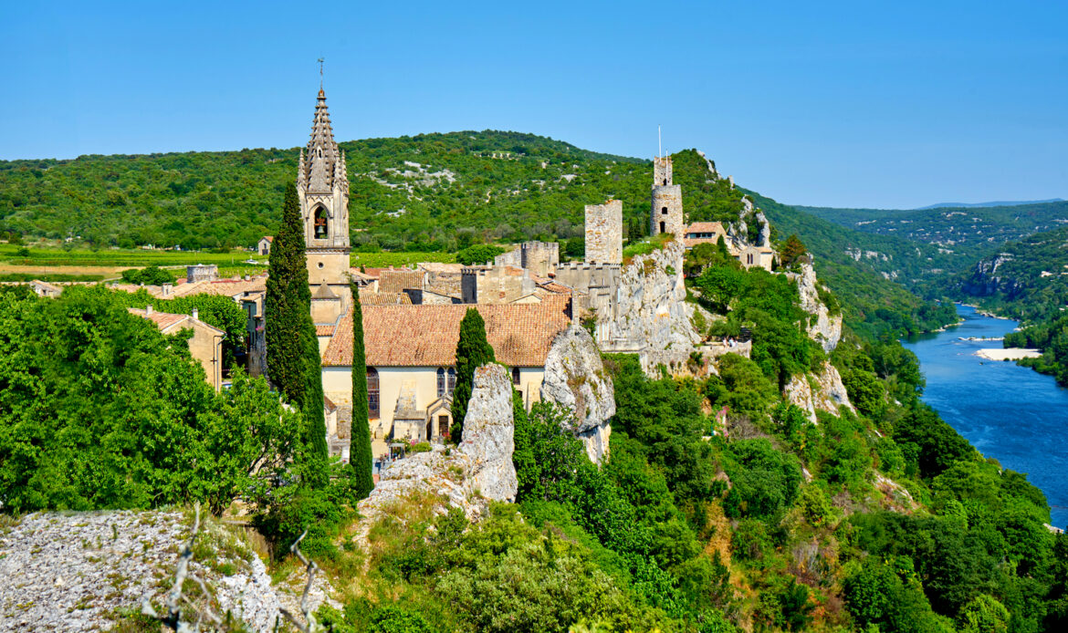 Top 10 des Plus Beaux Villages du Gard à connaître en 2025 Chéri fais