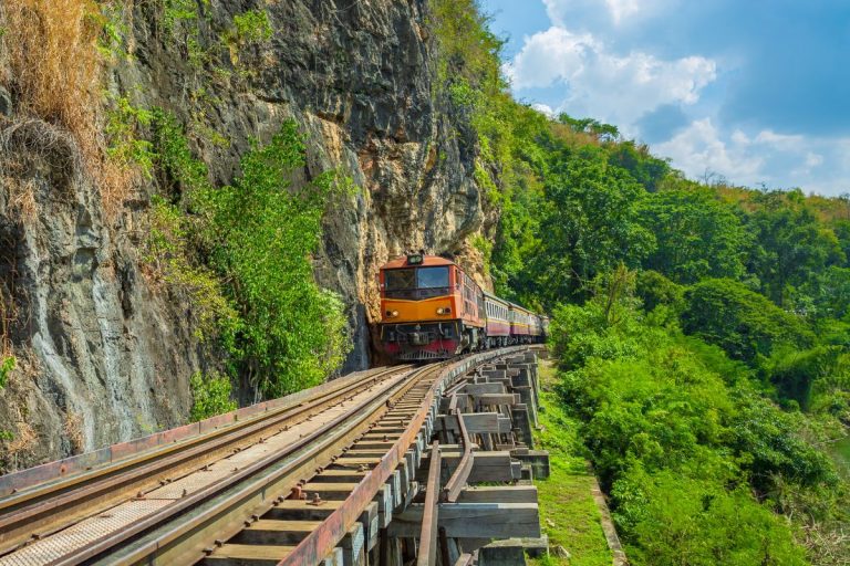 Voyager en train de nuit en Thaïlande : Le guide complet !