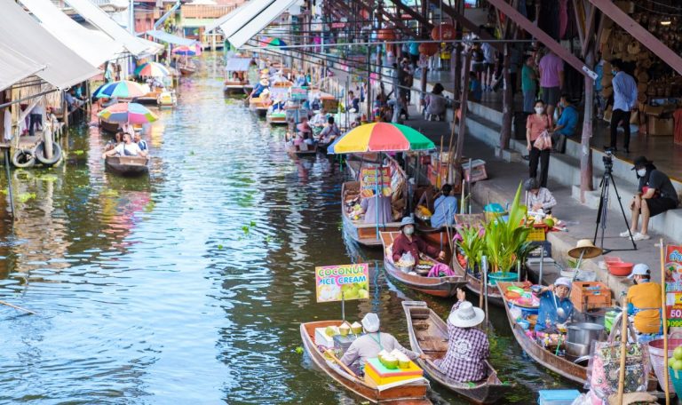 Les meilleurs marchés flottants à découvrir à Bangkok