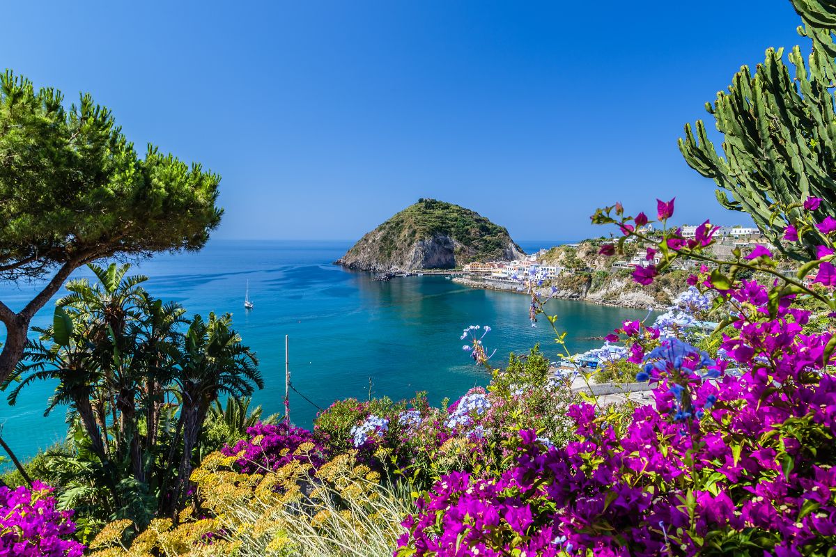 Pourquoi partir visiter Ischia : 7 bonnes raisons en 2024