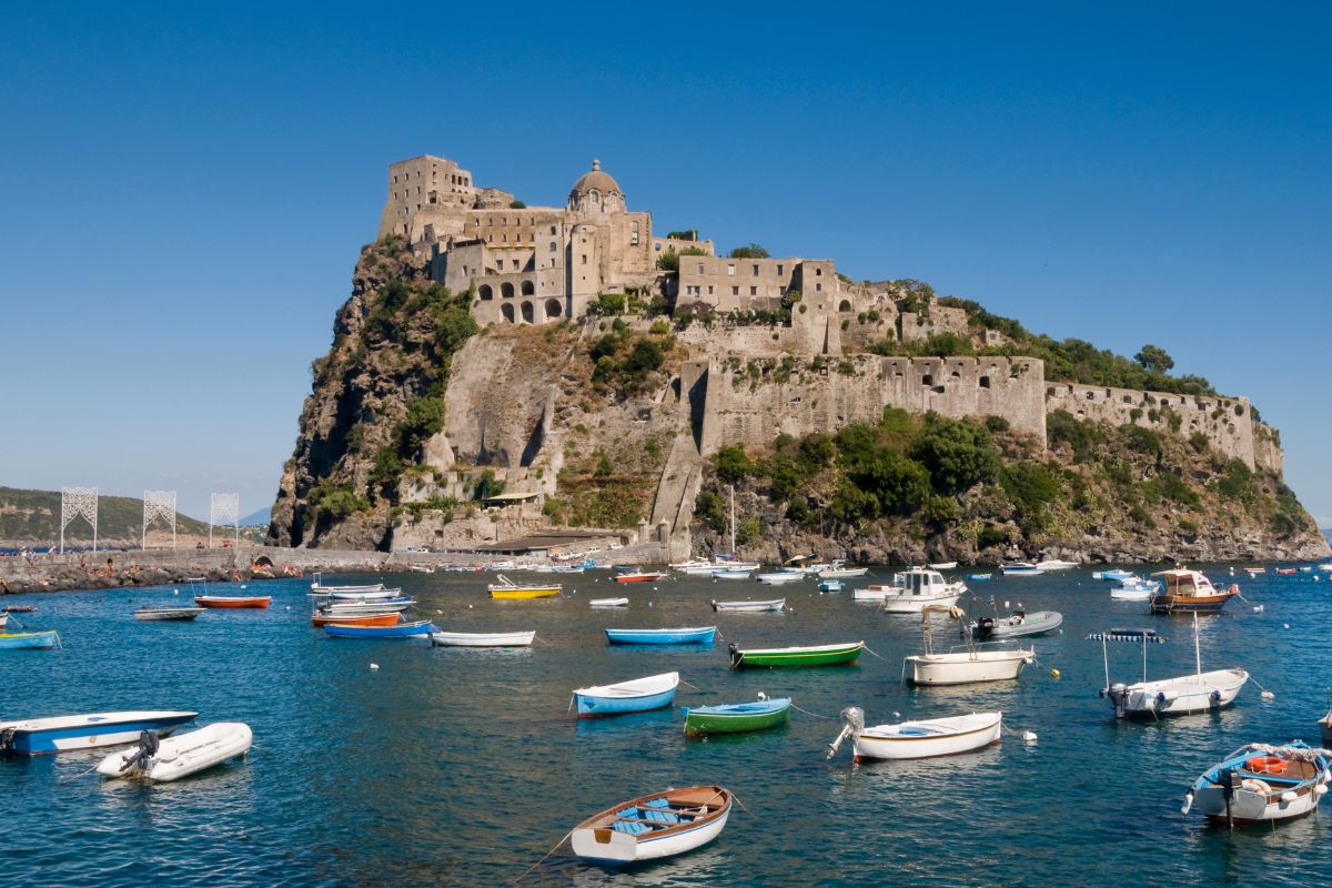 Pourquoi partir visiter Ischia : 7 bonnes raisons en 2024