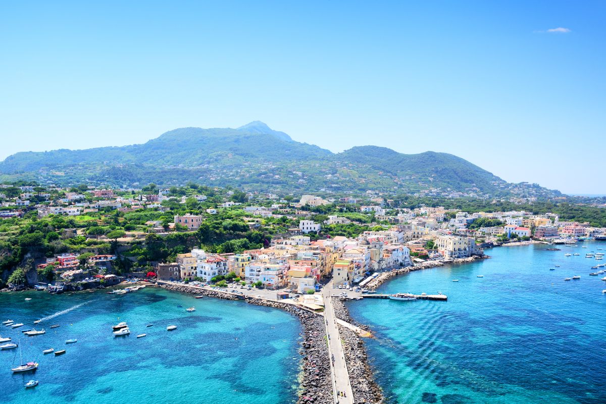 Pourquoi partir visiter Ischia : 7 bonnes raisons en 2024