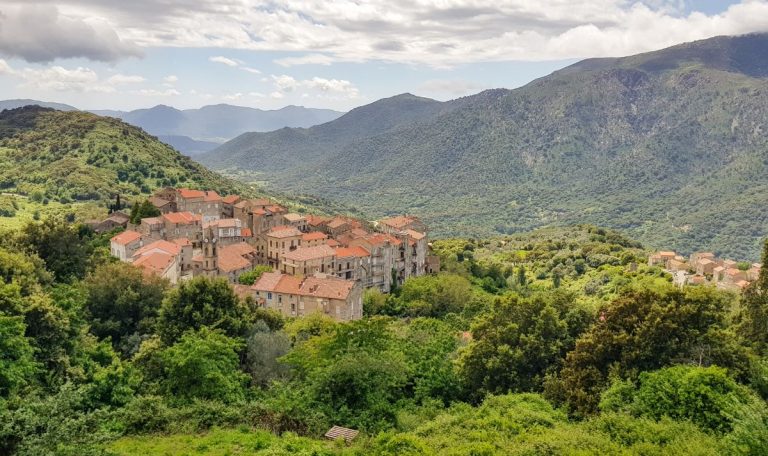 Top 6 des villages secrets à découvrir en Corse en 2024