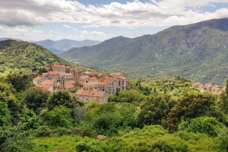 Top 6 des villages secrets à découvrir en Corse en 2024