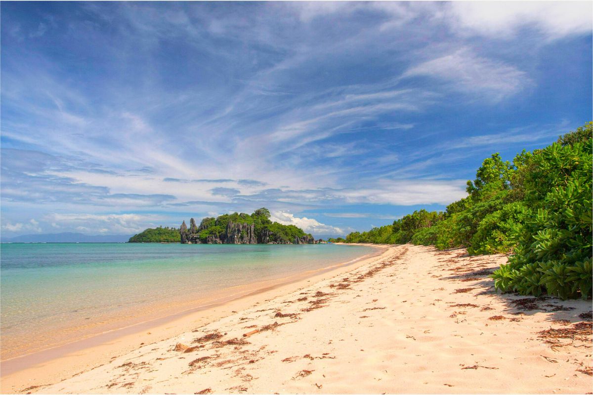 La plage de Sabitang Laya