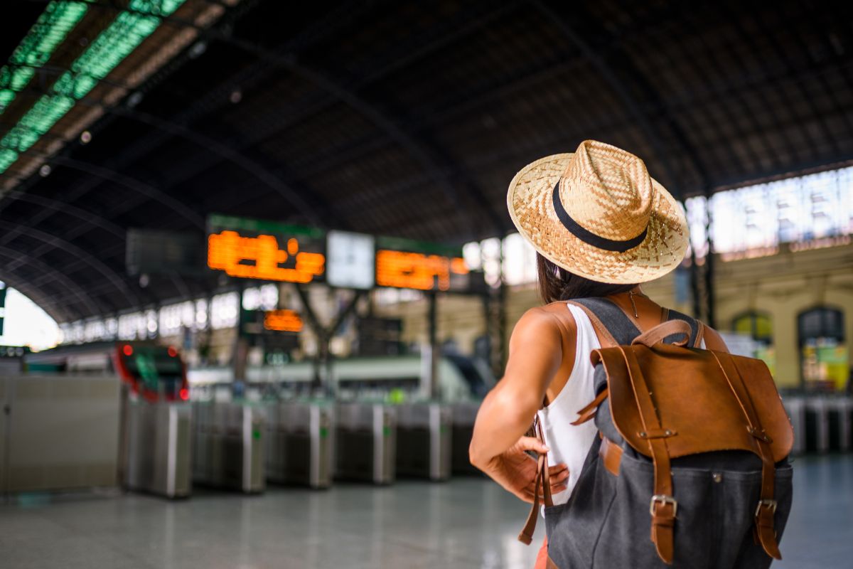 Comment s’organiser quand on voyage seule pour la première fois ?