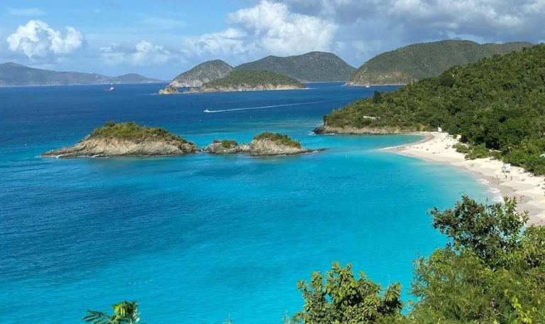 Trunk Bay : Élue plus belle plage du monde à l’instant