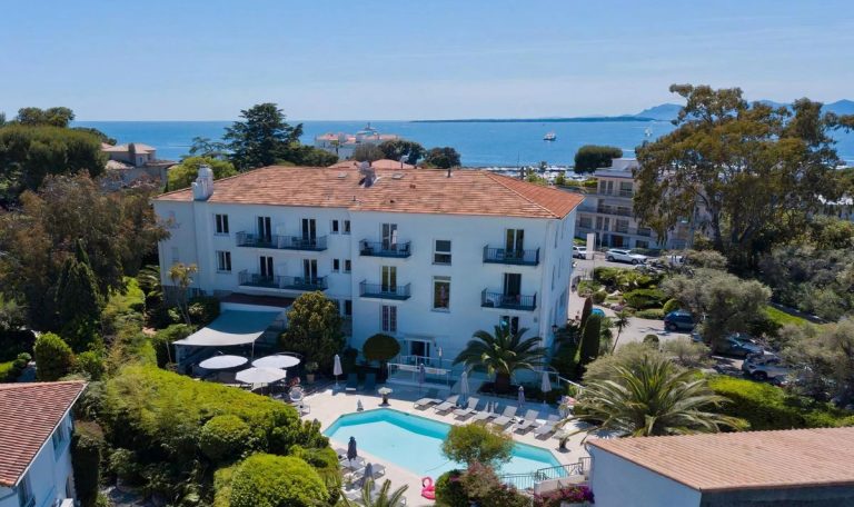 Hôtel La Villa Cap d’Antibes 4*