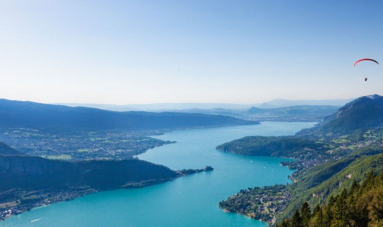 Annecy ou Aix-les-bains : Que faut-il choisir ?