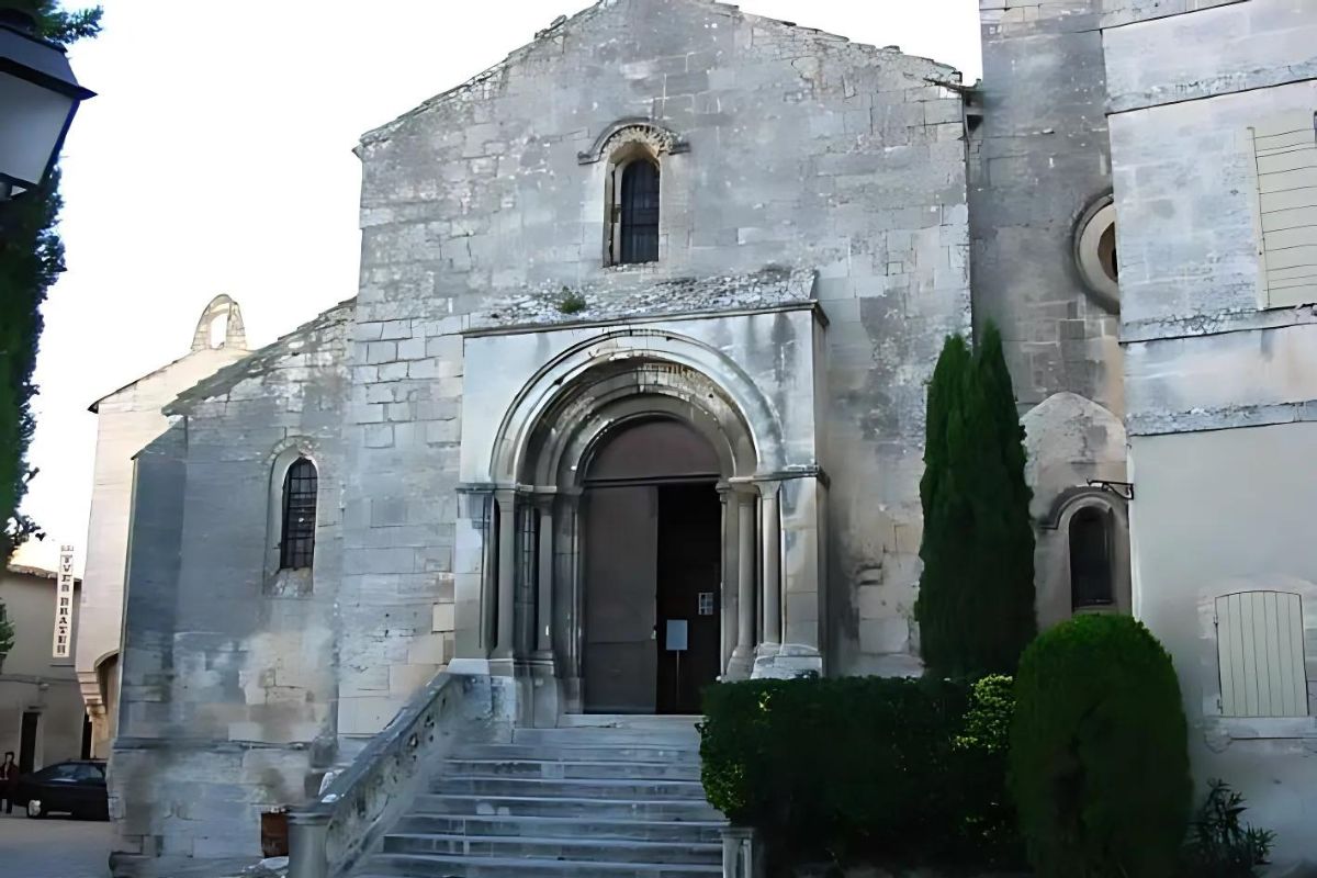 L'Église Saint-Vincent des Baux