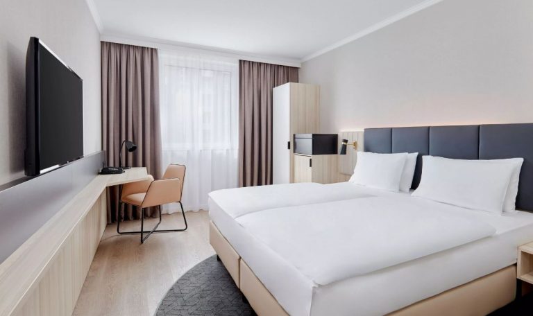 Crowne Plaza Hamburg City Alster 4*