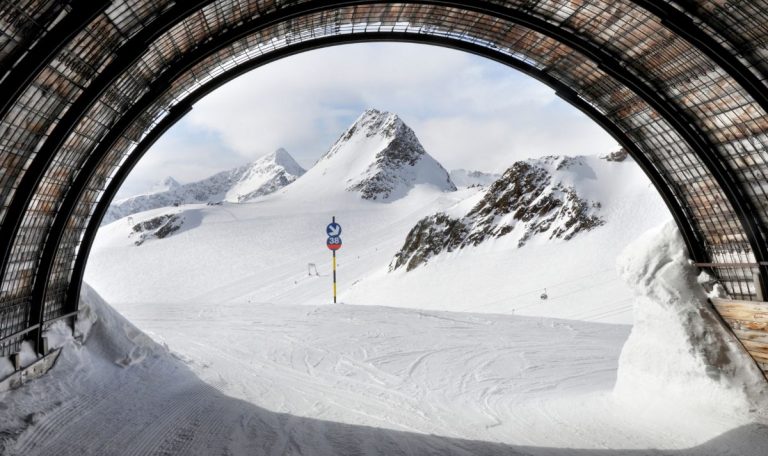 Le tunnel de la piste à l’Alpe d’Huez : C’est l’activité à faire cet hiver !