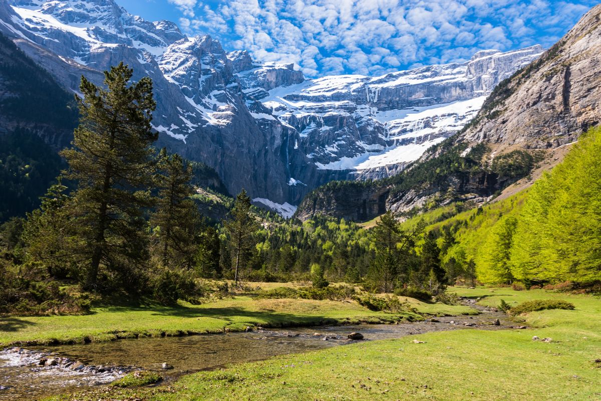 Les 8 plus beaux endroits où aller dans les Pyrénées l’été 2025