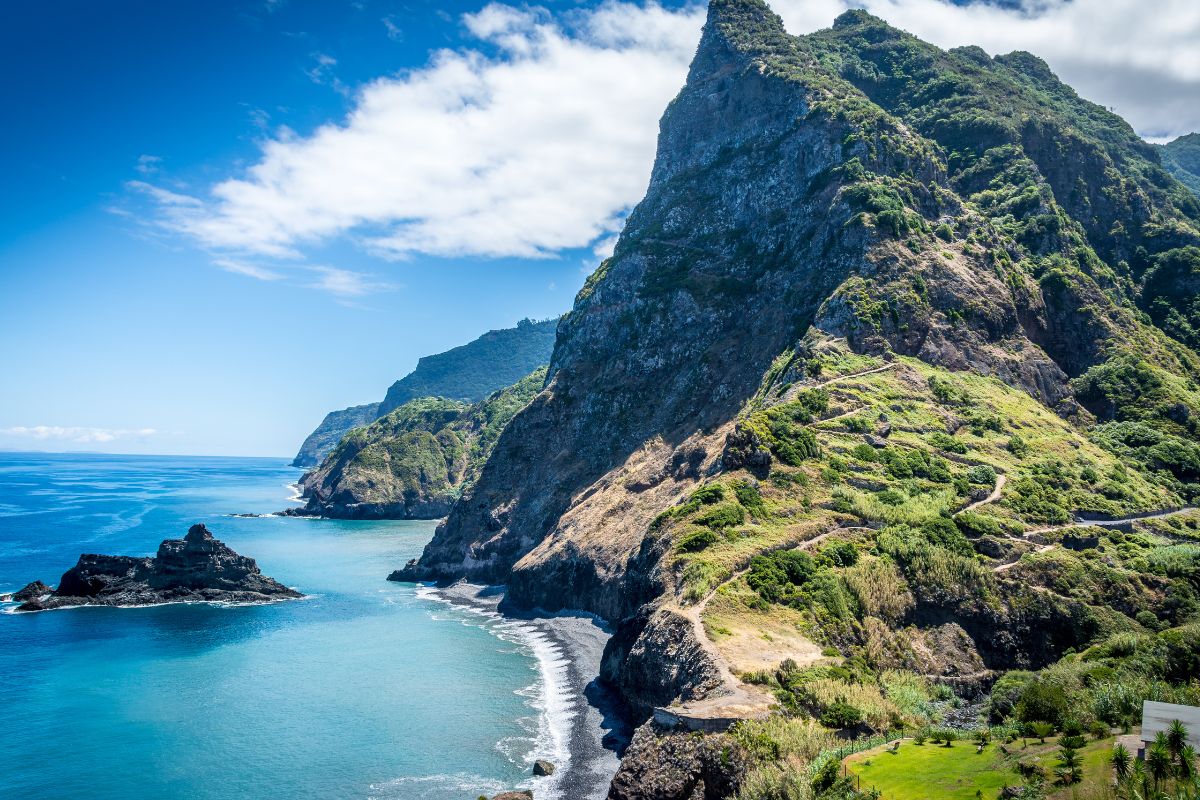 Canaries ou Madère : Que choisir comme destination ?