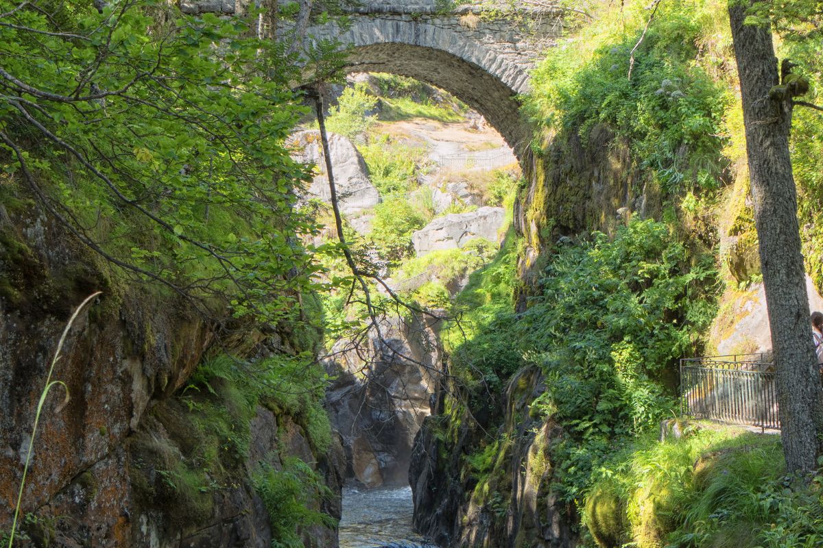 Les 8 plus beaux endroits où aller dans les Pyrénées l’été 2025