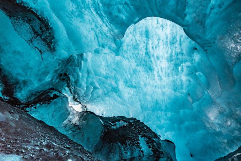 Comment aller visiter les grottes de glace en Islande ?