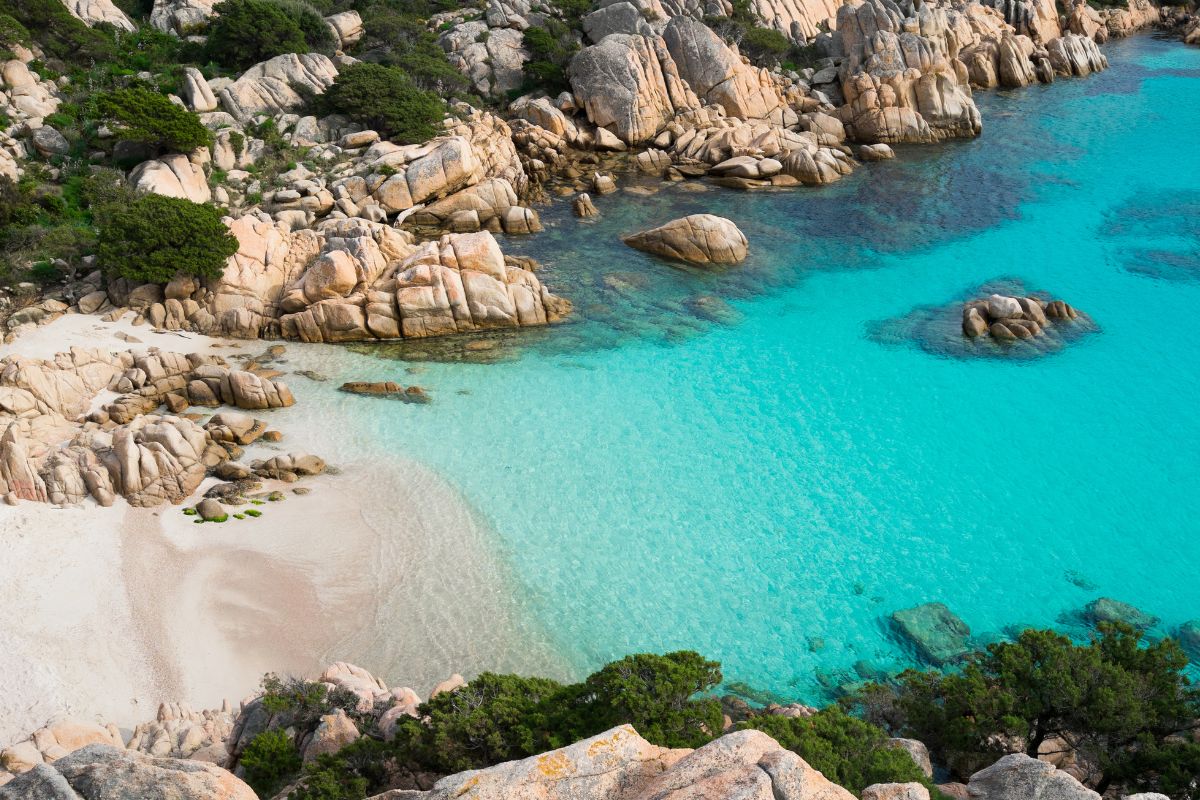 Comment visiter la Sardaigne sans voiture & Ou dormir ?