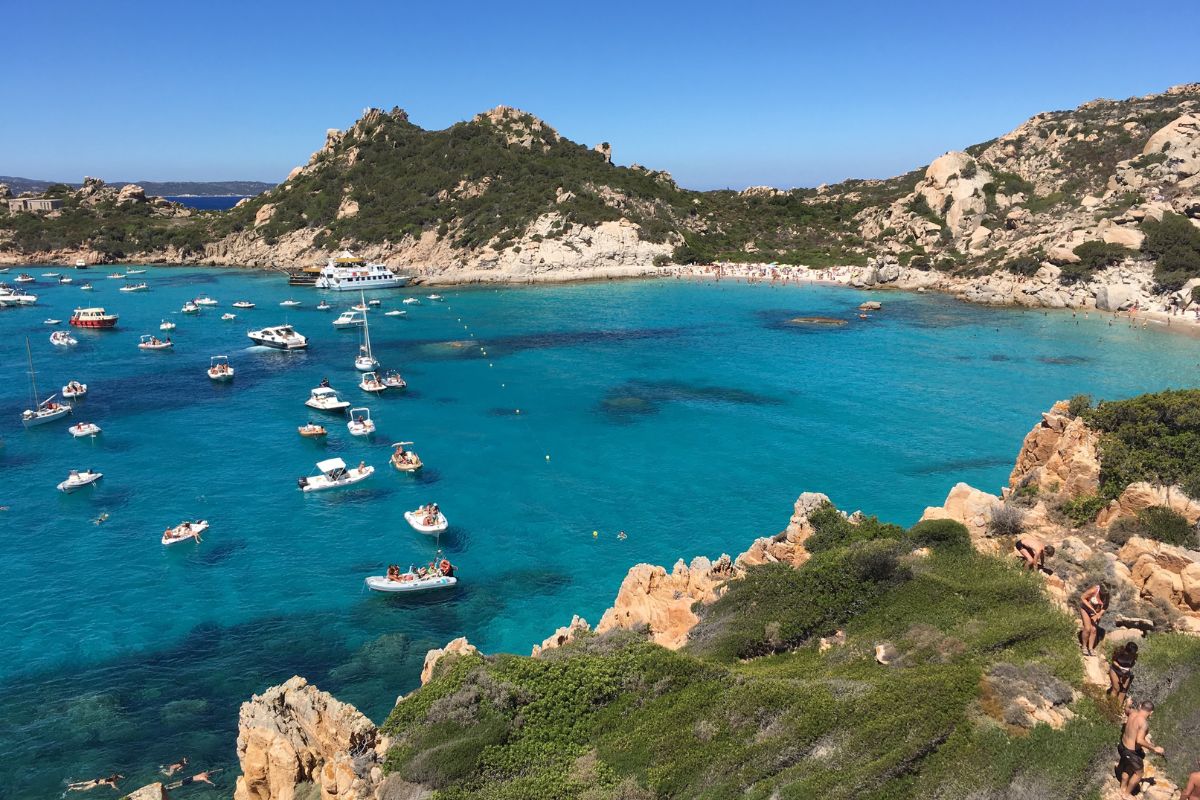 Comment visiter la Sardaigne sans voiture & Ou dormir ?